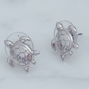 Turtle stud earrings.  NEW.